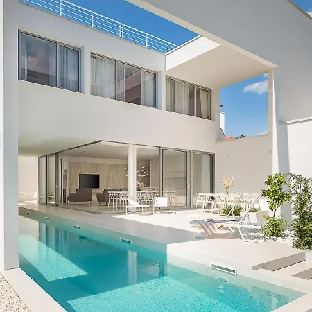 Villa Sunrise: Sea Views And Heated Pool *