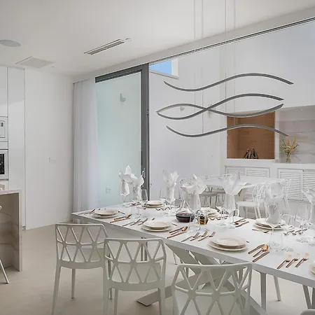 Sunrise: Sea Views And Heated Pool