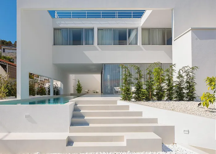 Spectacular 4 Bedrooms Sunrise Breath-taking