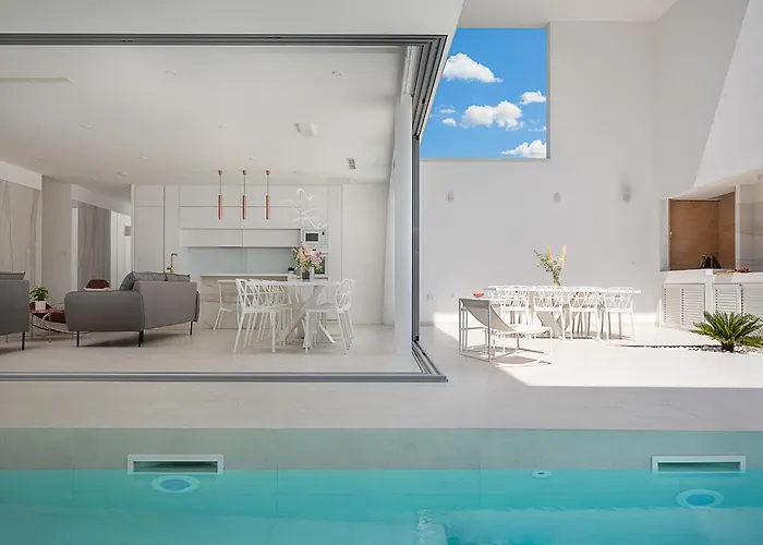 Spectacular 4 Bedrooms Sunrise Breath-taking *