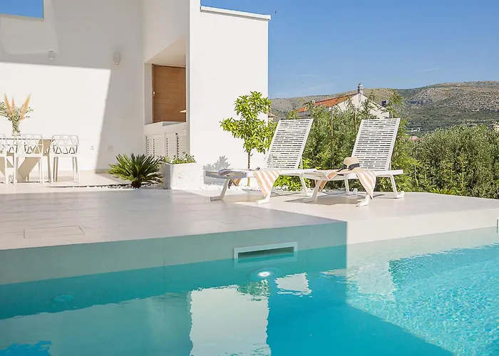 Spectacular 4 Bedrooms Sunrise Breath-taking