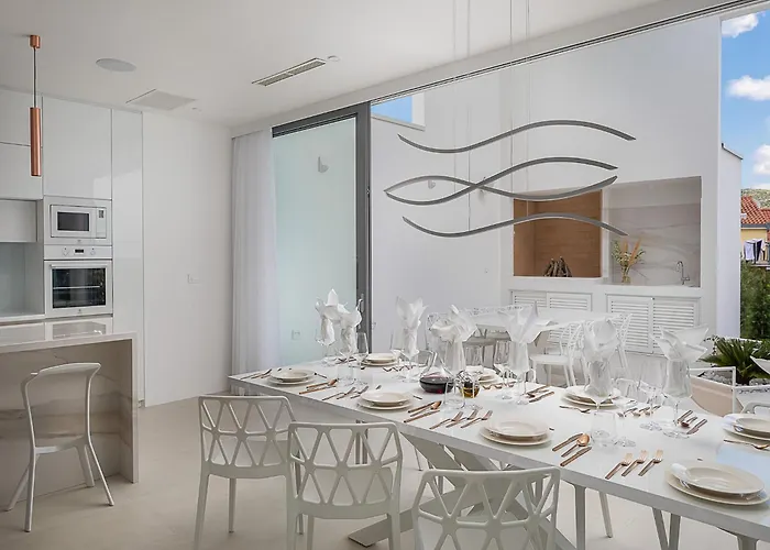 Spectacular 4 Bedrooms Sunrise Breath-taking