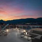 Vila Sunrise: Sea Views And Heated Pool