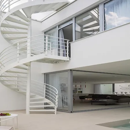 Sunrise: Sea Views And Heated Pool Vila