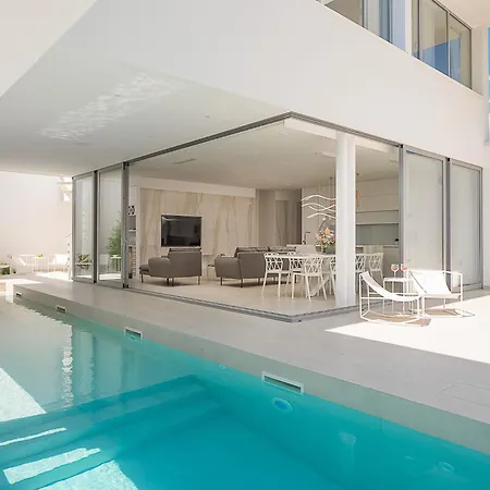 Vila Sunrise: Sea Views And Heated Pool